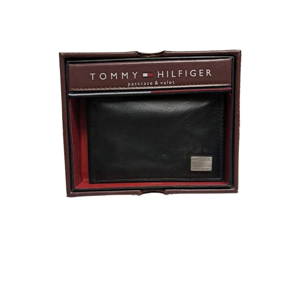 2005 Tommy Hilfiger Black Leather Bi Fold Wallet Passcase &‎ Valet in Box